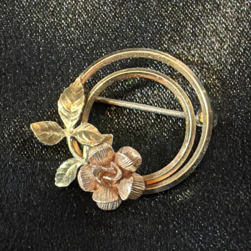 Vintage 1950s Krementz 14K Gold Filled Double Circle Rose Wreath Brooch